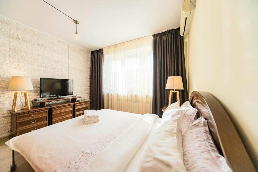 1 Room 65M2 Center Of Obolon Near River Side. Kijev Kültér fotó